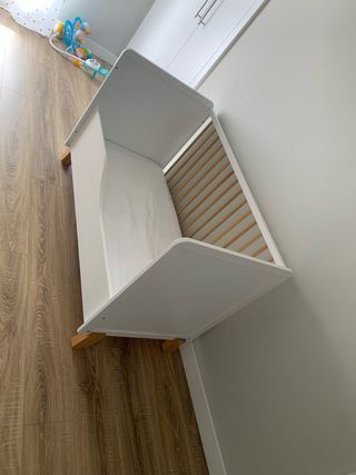 Cuna convertible en cama, incluye colchón ECUS