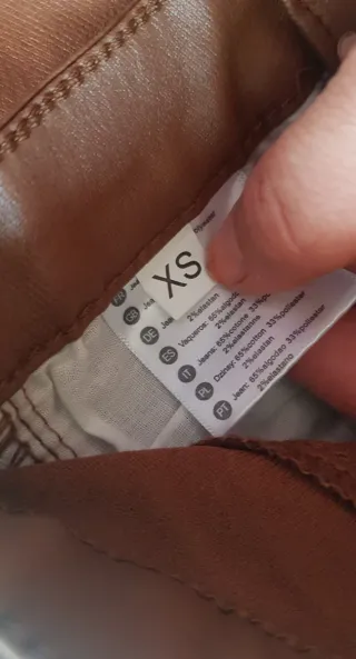 Pantalones efecto piel marrones Talla XS