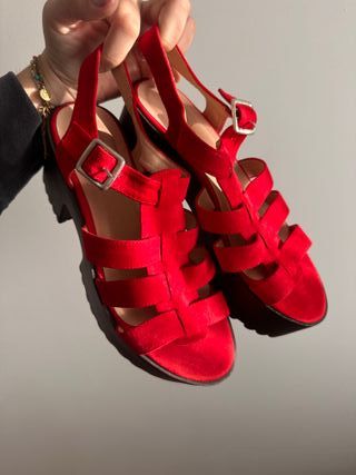 Sandalias rojas plataforma tacón