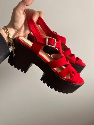 Sandalias rojas plataforma tacón