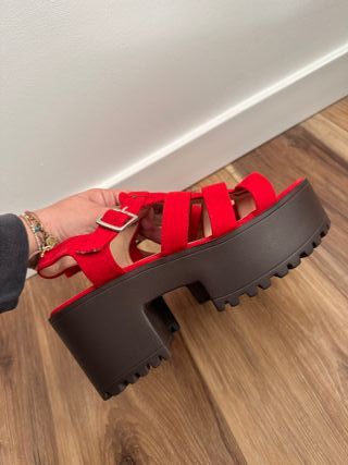 Sandalias rojas plataforma tacón