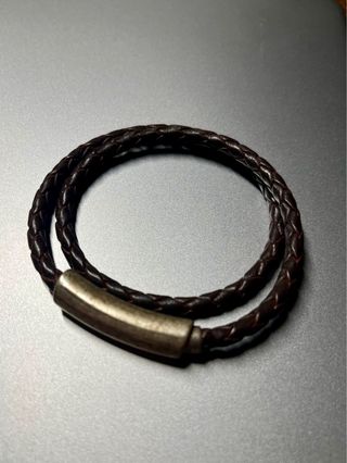 Pulsera cuero trenzado. Cierre magnetico