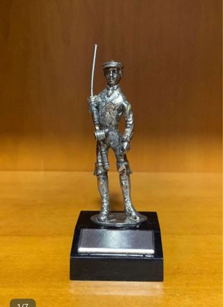 Figura pescador metal plata