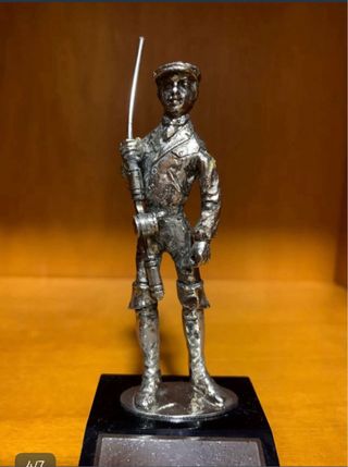 Figura pescador metal plata