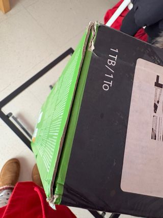 Caja Xbox One X 1TB con manuales