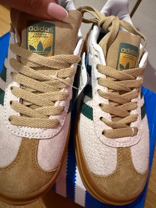 Adidas Gazelle Beige/Verde Talla 36 nuevas.