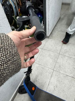 Patinete en buen estado con caja y cargador