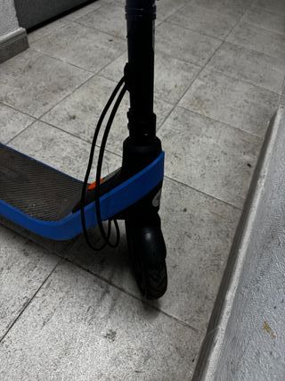 Patinete en buen estado con caja y cargador