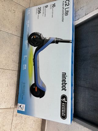 Patinete en buen estado con caja y cargador