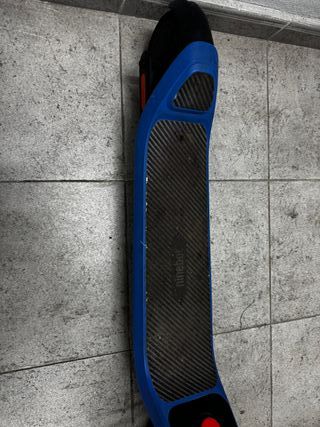 Patinete en buen estado con caja y cargador