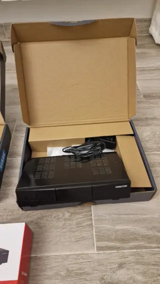 Lote 3 Receptores Fonestar RD8-585WHD