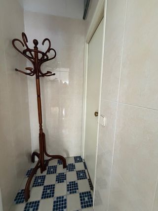 Perchero de madera estilo clásico