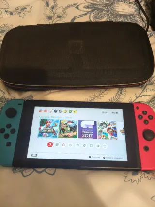 Nintendo Switch + 4 Joy-Cons + Funda