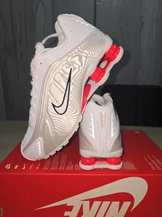 Zapatillas Nike Shox R4 Blancas y Rojas