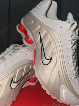 Zapatillas Nike Shox R4 Blancas y Rojas