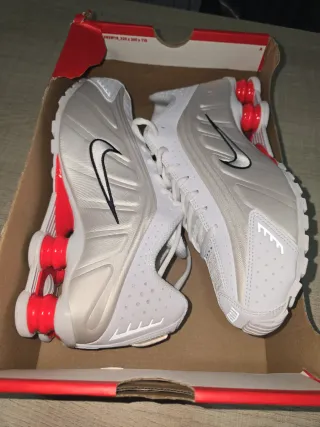 Zapatillas Nike Shox R4 Blancas y Rojas