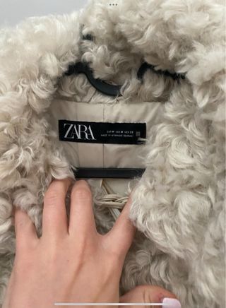 Abrigo pelo Zara beige/blanco