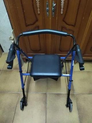 Andador azul con asiento