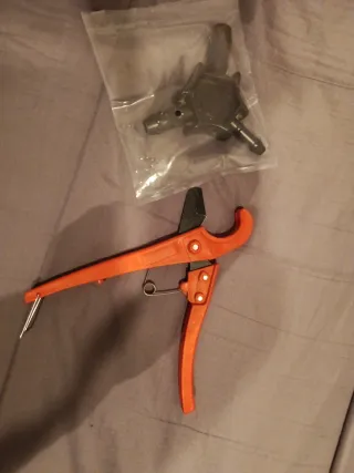 Escariador de Tubos + Tijera Cortatubos