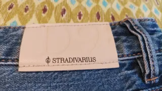 Pantalones vaqueros azules y grises