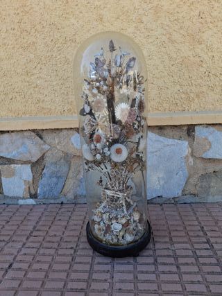 Pareja fanales antiguos con flores secas