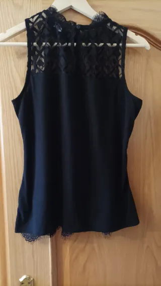 Blusa de encaje negra