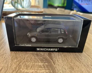 Ford Fusion in scala 1:43