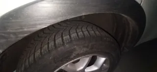 Coche blanco Ford Kuga