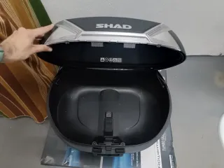 Baúl Moto SHAD SH47 Negro/Plata