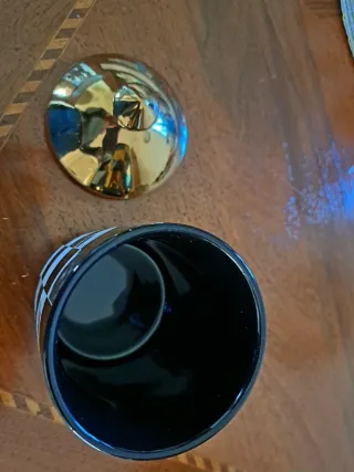 Portacandele decorativo con coperchio dorato