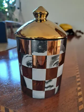 Portacandele decorativo con coperchio dorato