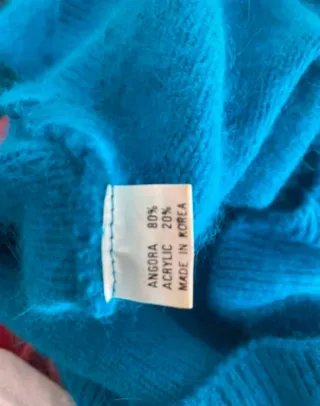 Jersey color azul con detalles bordados