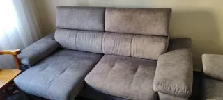 Sofá gris de tela