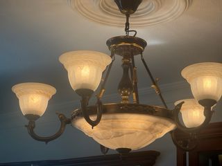 Lámparas de salón doradas y blancas