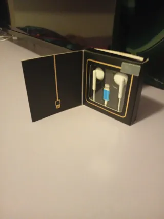 Auriculares blancos