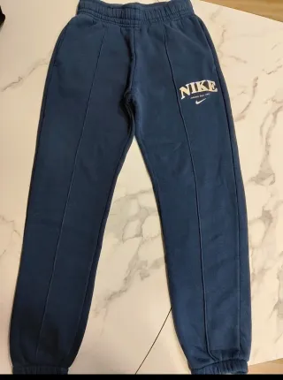 Conjunto Sudadera Zara y Pantalón Nike