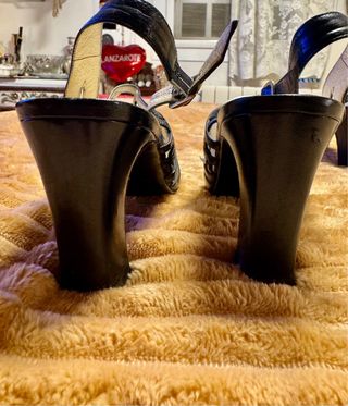 Zapatos elegantes de salón Pierre Balmain .