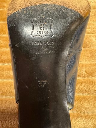 Zapatos elegantes de salón Pierre Balmain .