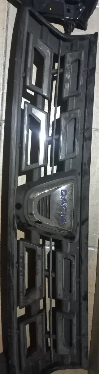 Rejilla frontal Dacia duster