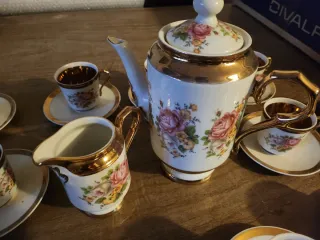 Juego de café porcelana floral dorado