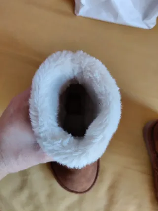 Botas de peluche marrones