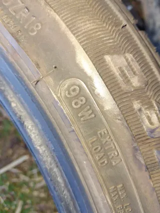 Neumáticos 235/45/18