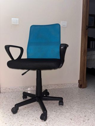 Silla de oficina ergonómica azul y negra