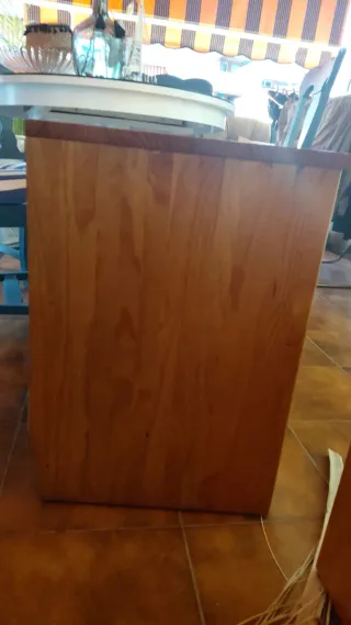 Armario pequeño de madera