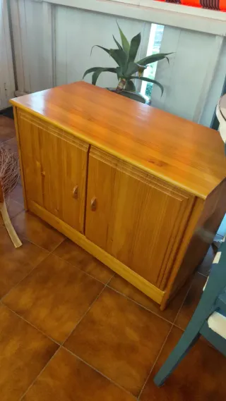 Armario pequeño de madera