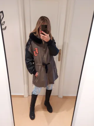 Parka Fornarina verde militar y negro