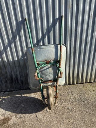 Carretilla de obra metálica