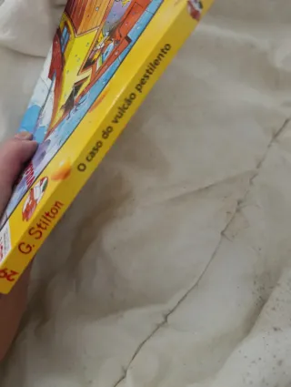 O Caso do Vulcão Pestilento (Portuguese Edition)