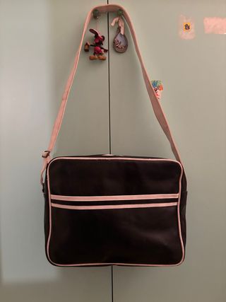 Borsa uomo nera con dettagli bianchi