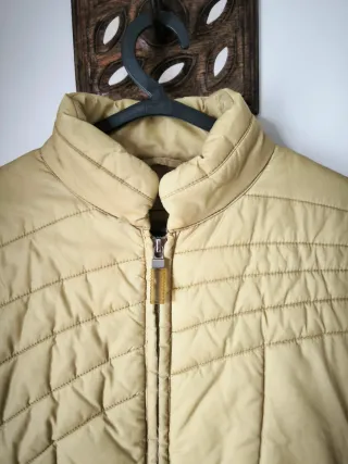 Casaco amarelo acolchoado